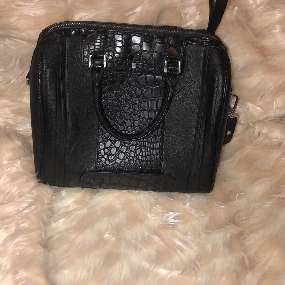 Top shop CROCODILE SPEEDY
SATCHEL BAG BLACK